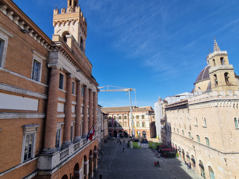 Tipologia Immobile: appartamento Provincia: perugia Comune: foligno Località:  Indirizzo: Piazza della Repubblica